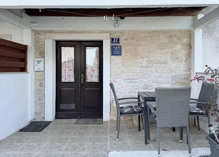 Casa de Férias Casa Pietra 27 , Authentic Istrian Stone House Peruški