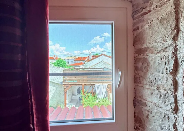 Casa Pietra 27 , Authentic Istrian Stone House Feriehus